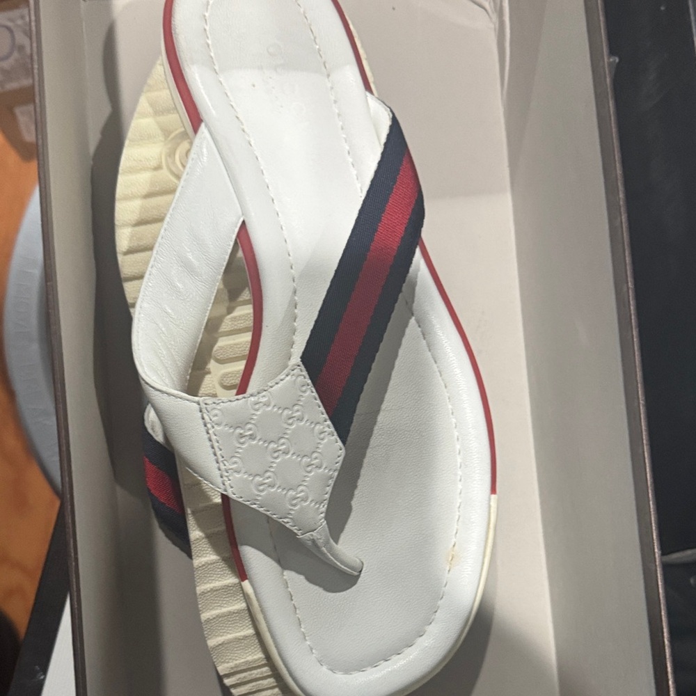 Gucci White Leather Thong Sandals with Red and Blue Web Stripe